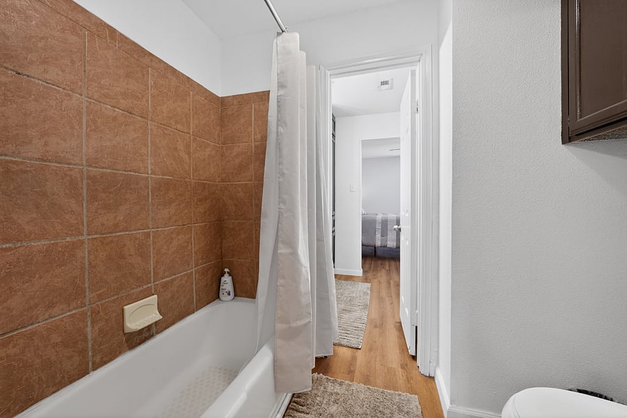 Full tub/shower shared jack-and-jill style