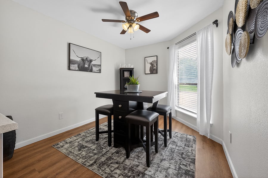 Dining nook with seating for four