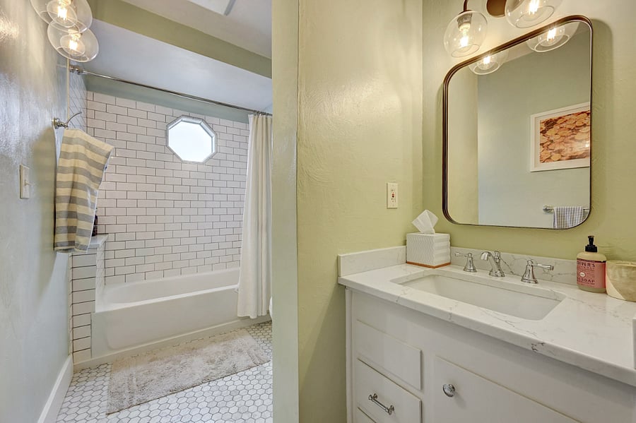 Main Floor Full Bath
