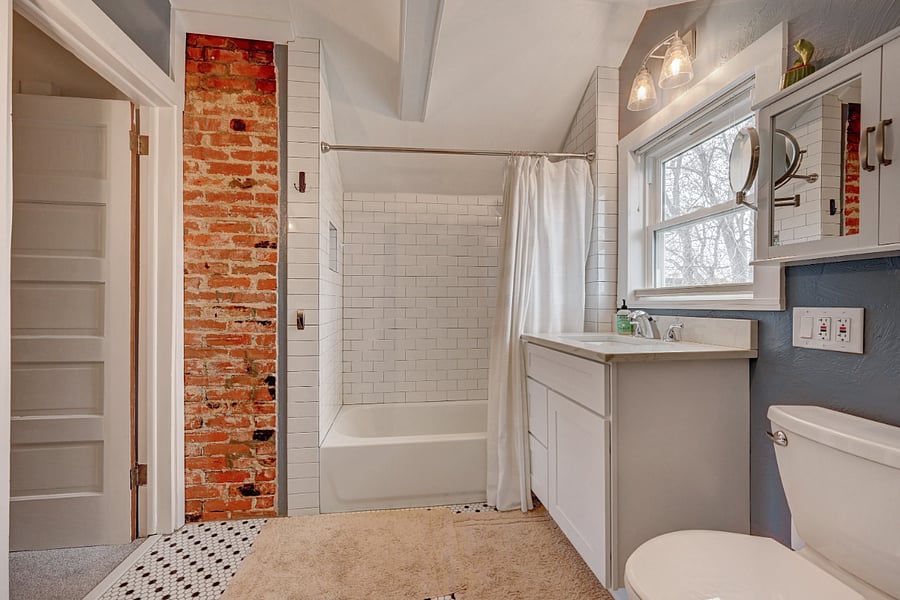 Primary En-Suite Full Bath