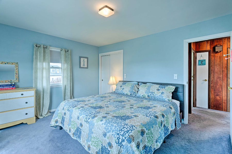 Upstairs BR, king bed