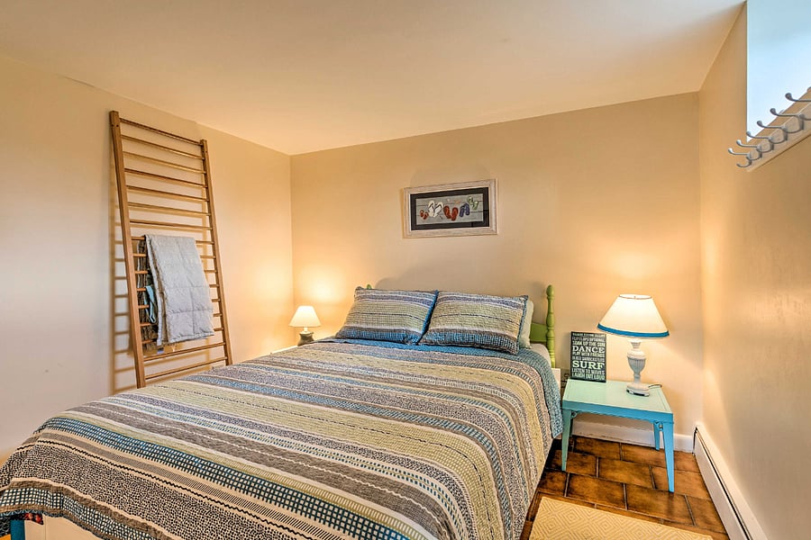 Downstairs BR, queen bed