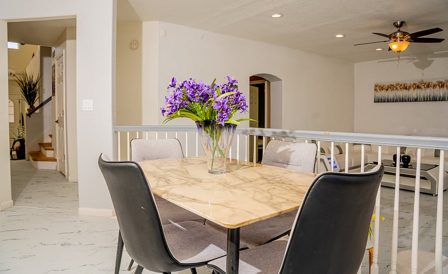 breakfast dinning area