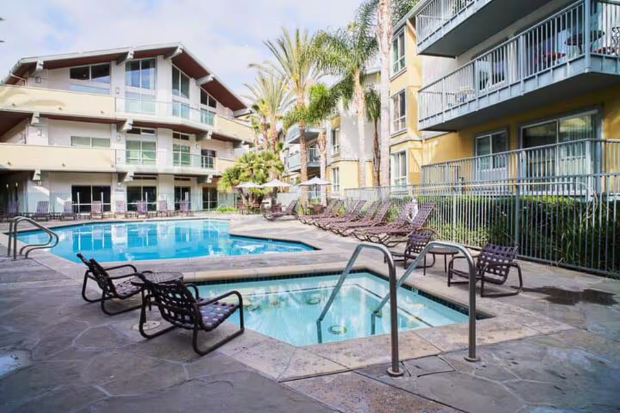 Pool & hot-tub