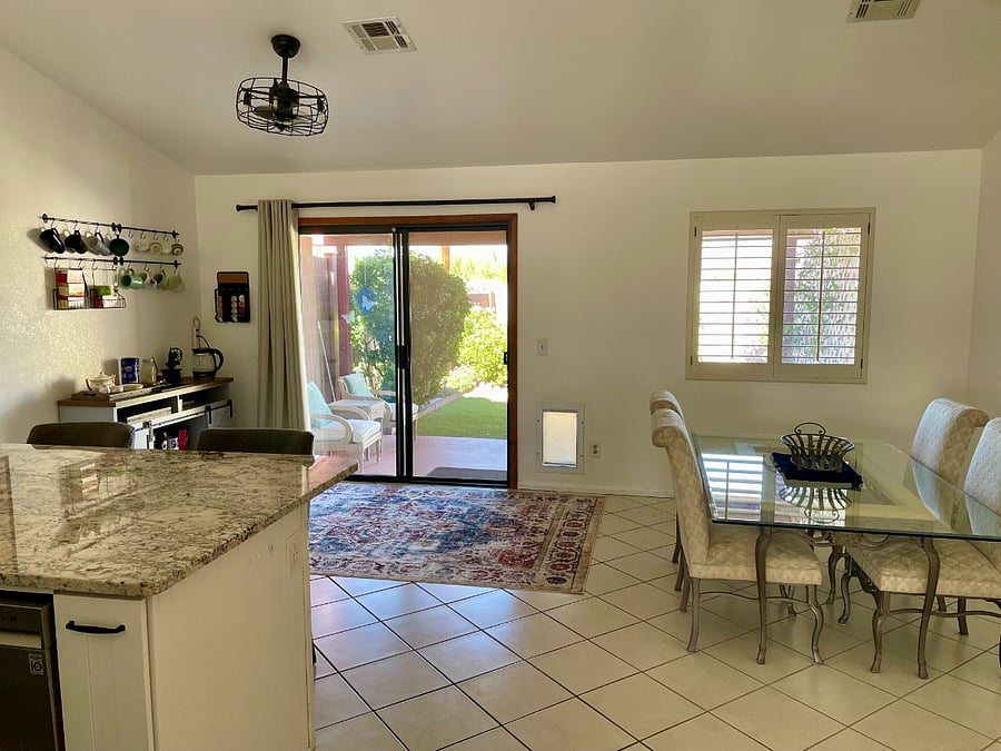 Dinning area and Coffee/Tea Bar