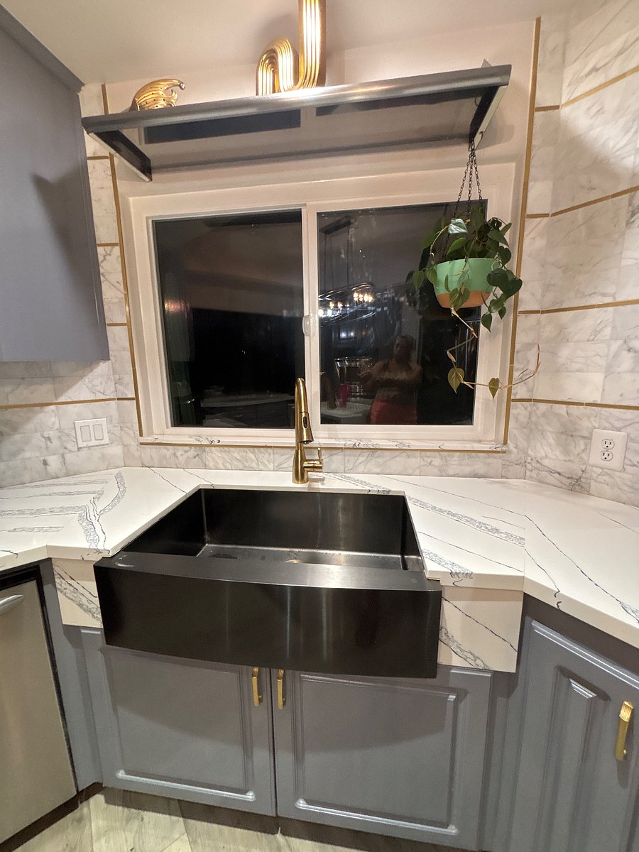 Oversized apron sink with window view to 2nd patio