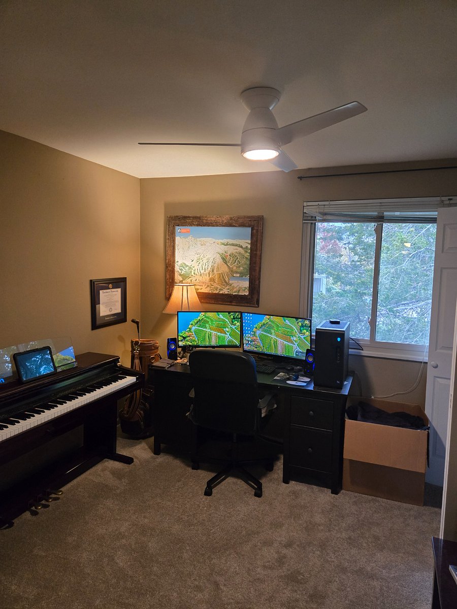 Second bedroom. Can be used as office space or can provide bedding for second room.