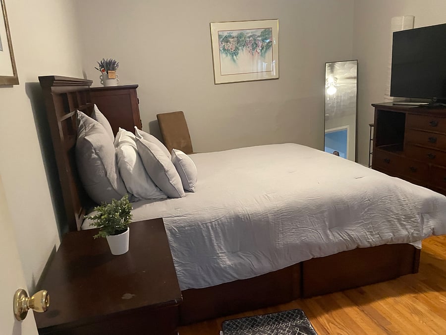 Dish bed has been replaced with a king sized bed with a Tempur-pedic mattress
