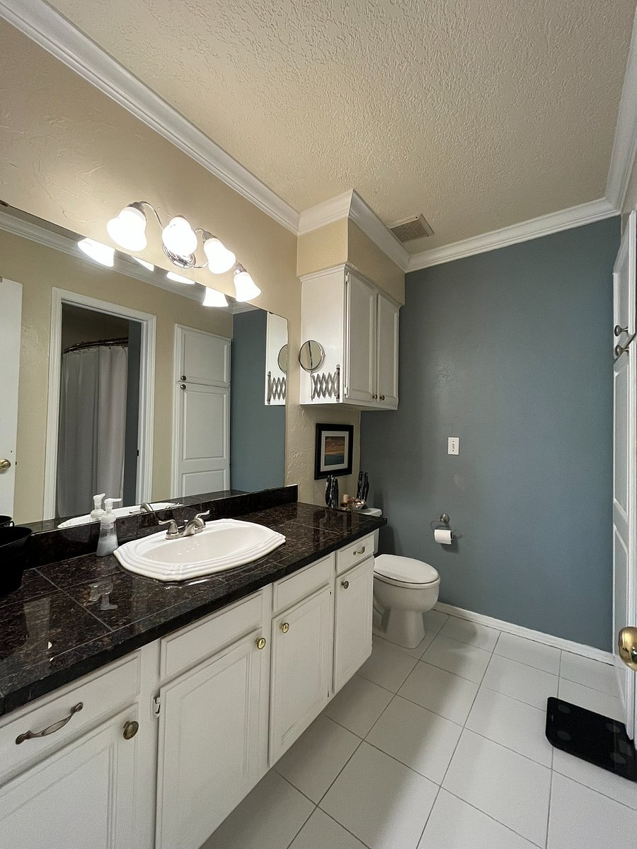 Bathroom - Master Room