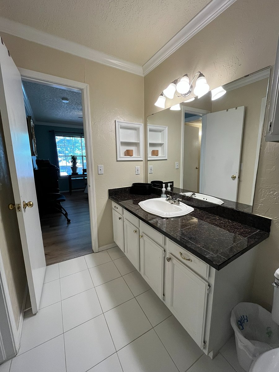 Bathroom - Master Room