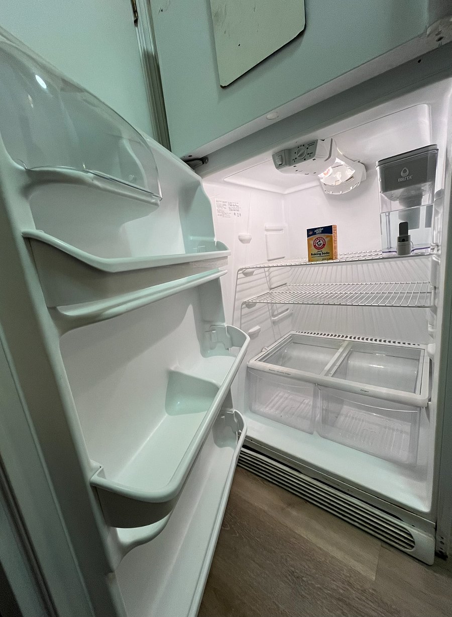 Refrigerator 