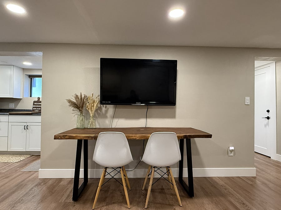 Kitchen Table and/or Desk Area