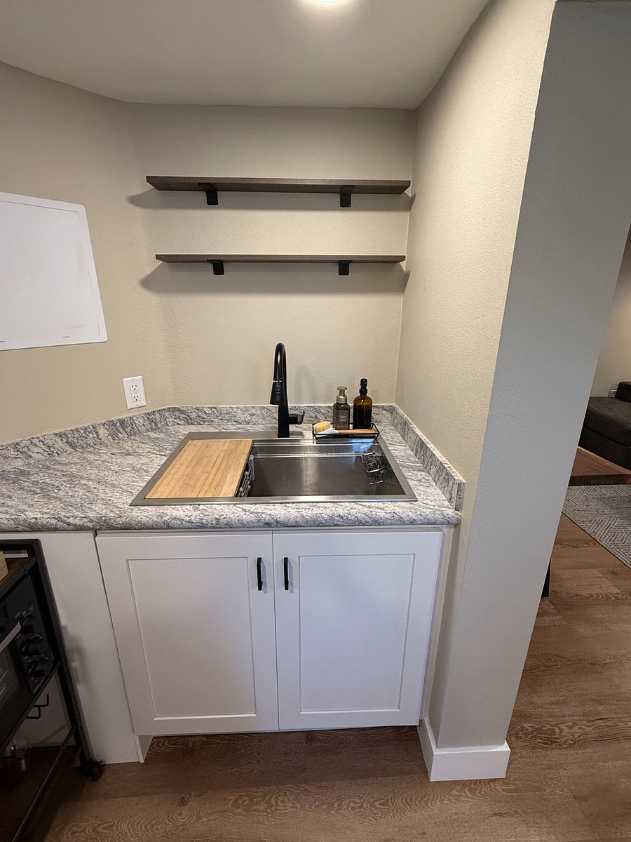 Full size kitchen sink with drying rack