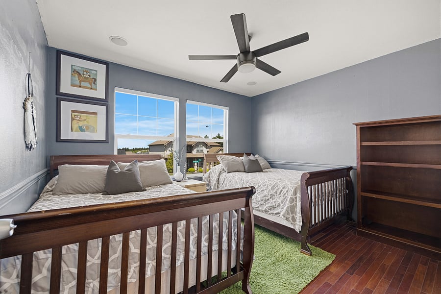 Bedroom 3 with 2 double beds