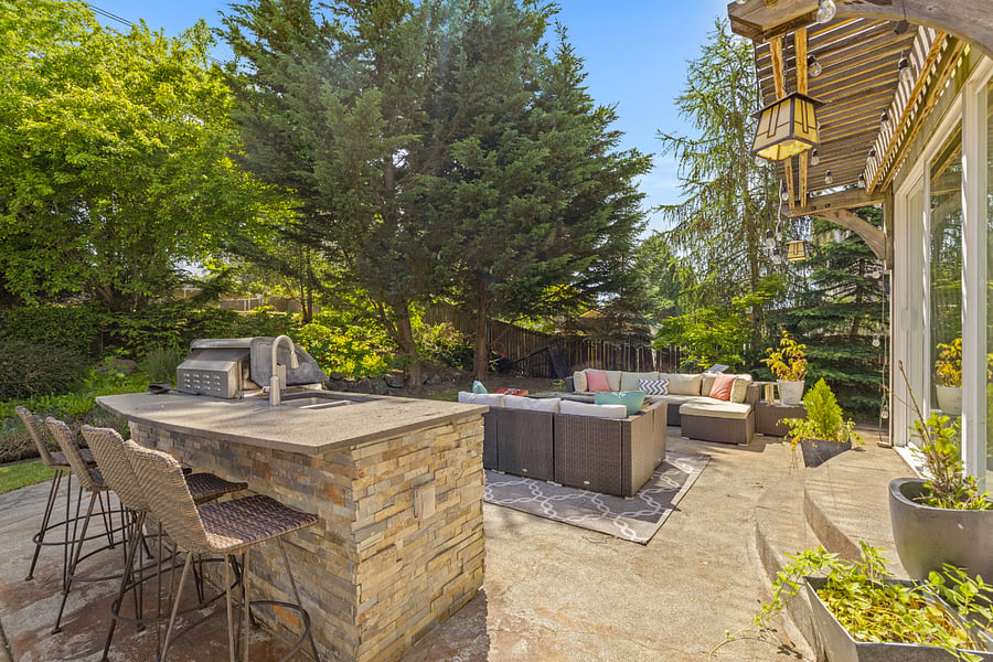 Outdoor kitchen