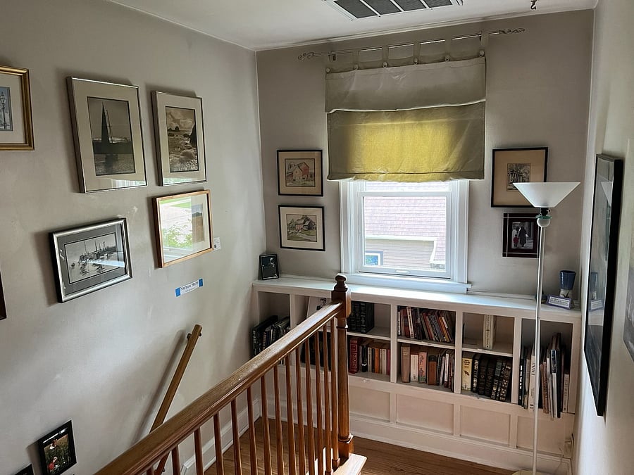 Landing between 1st & 2nd floors