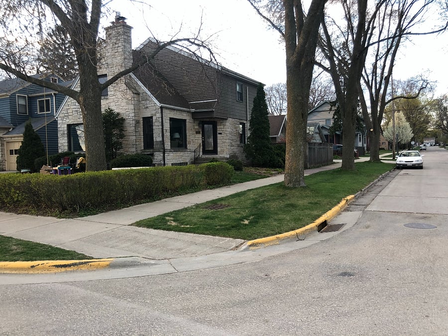 Corner lot, plenty of free parking