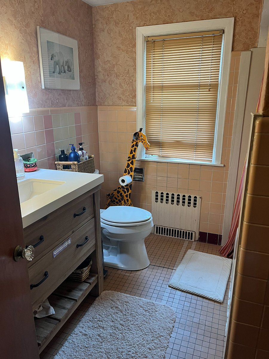 2nd floor bathroom