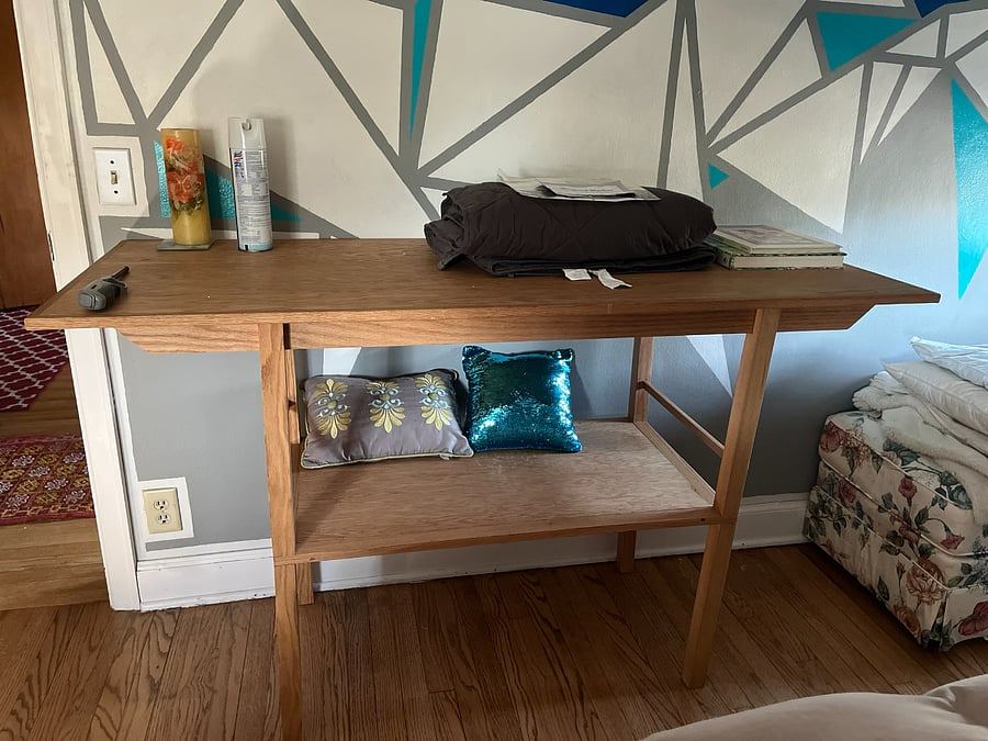 Middle room table