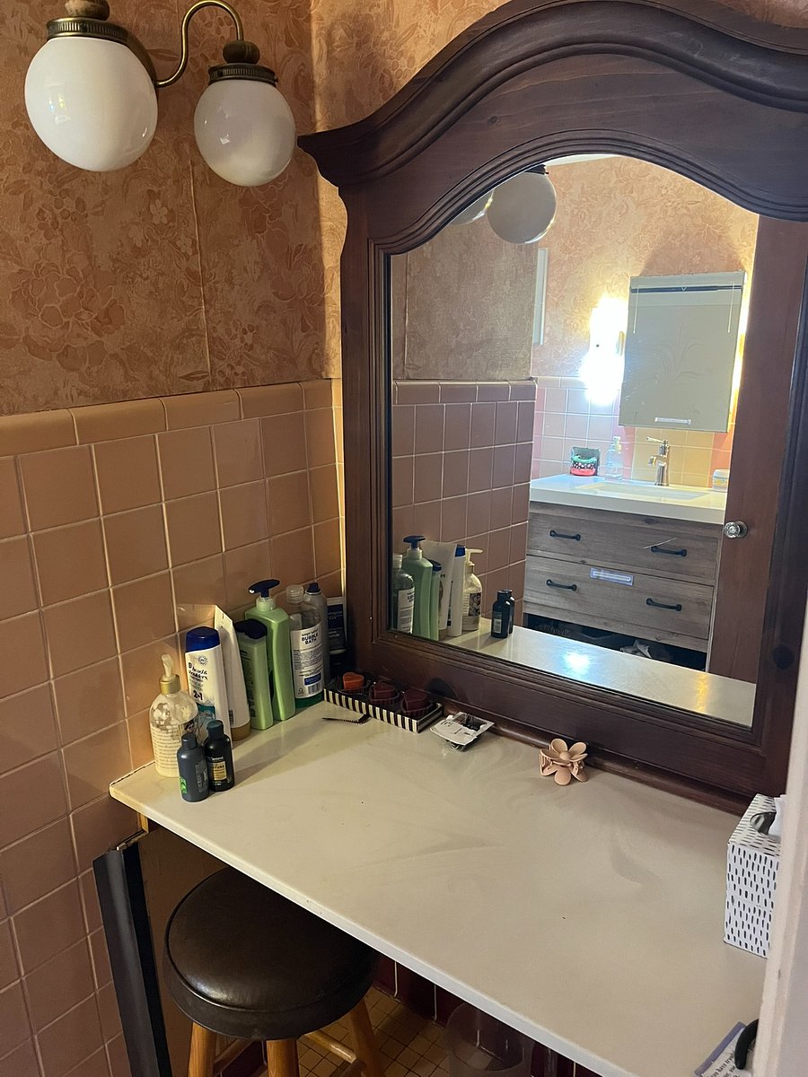 2nd floor hall bathroom