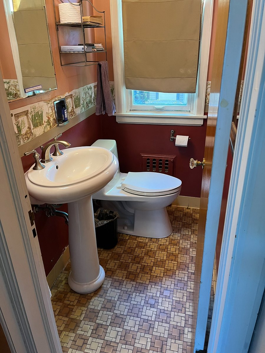 First floor halk-bath