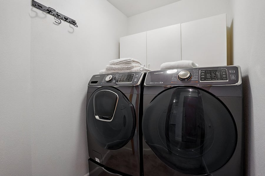 full size laundry facilities
