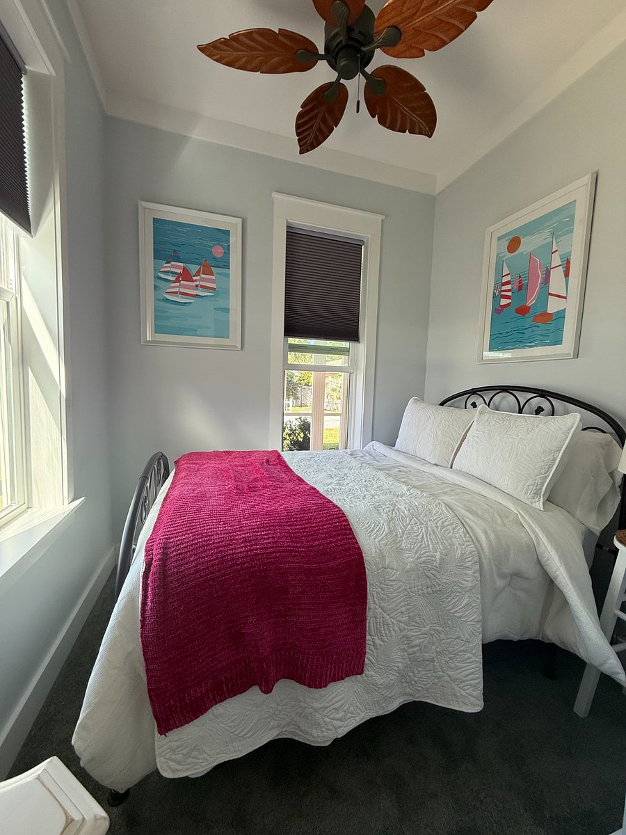 Full bedroom