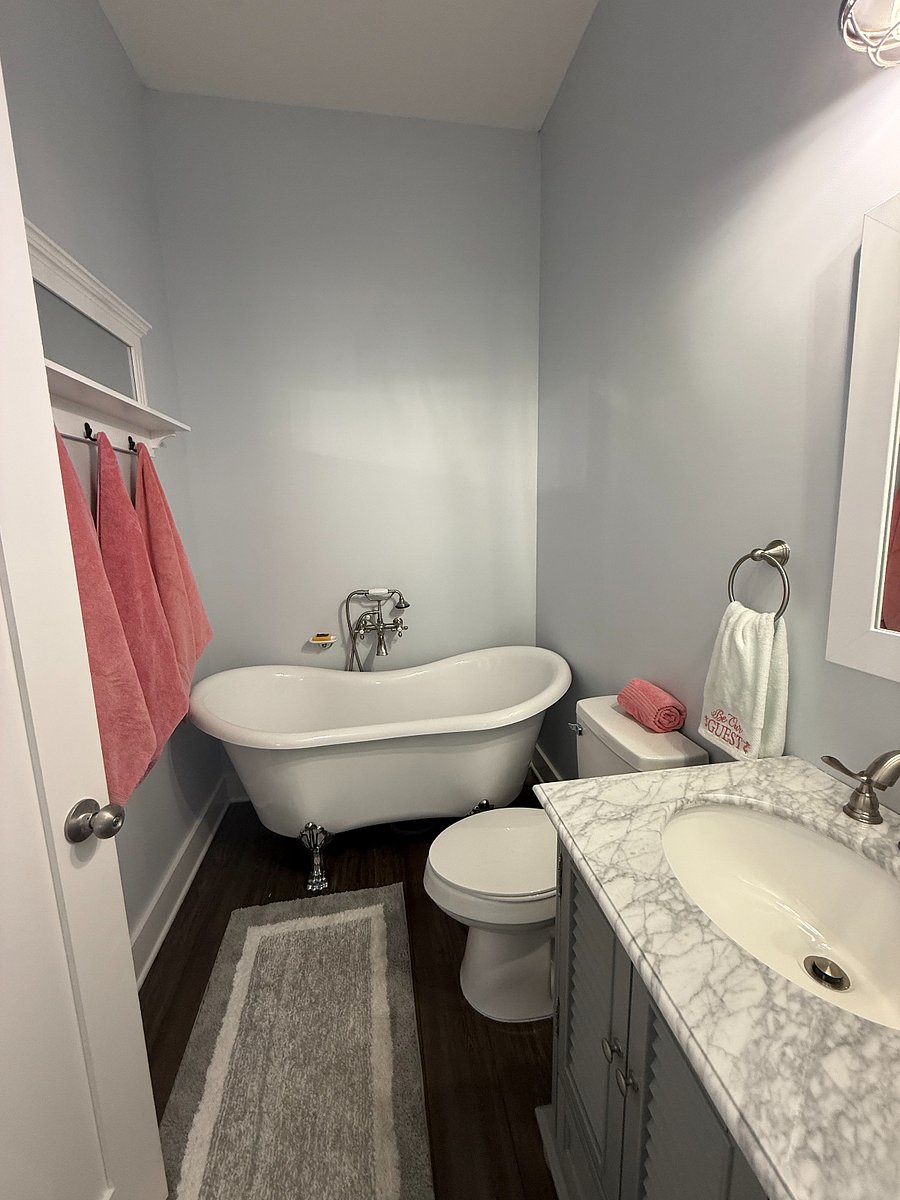 Full bathroom
