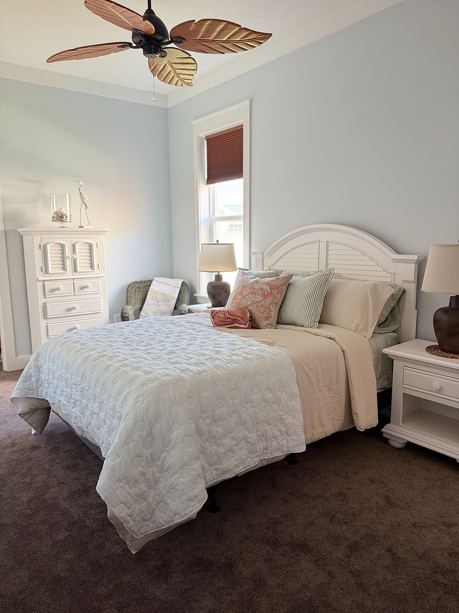 Queen bedroom