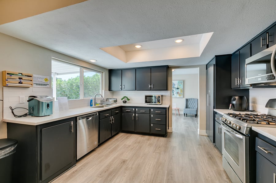 full kitchen 
