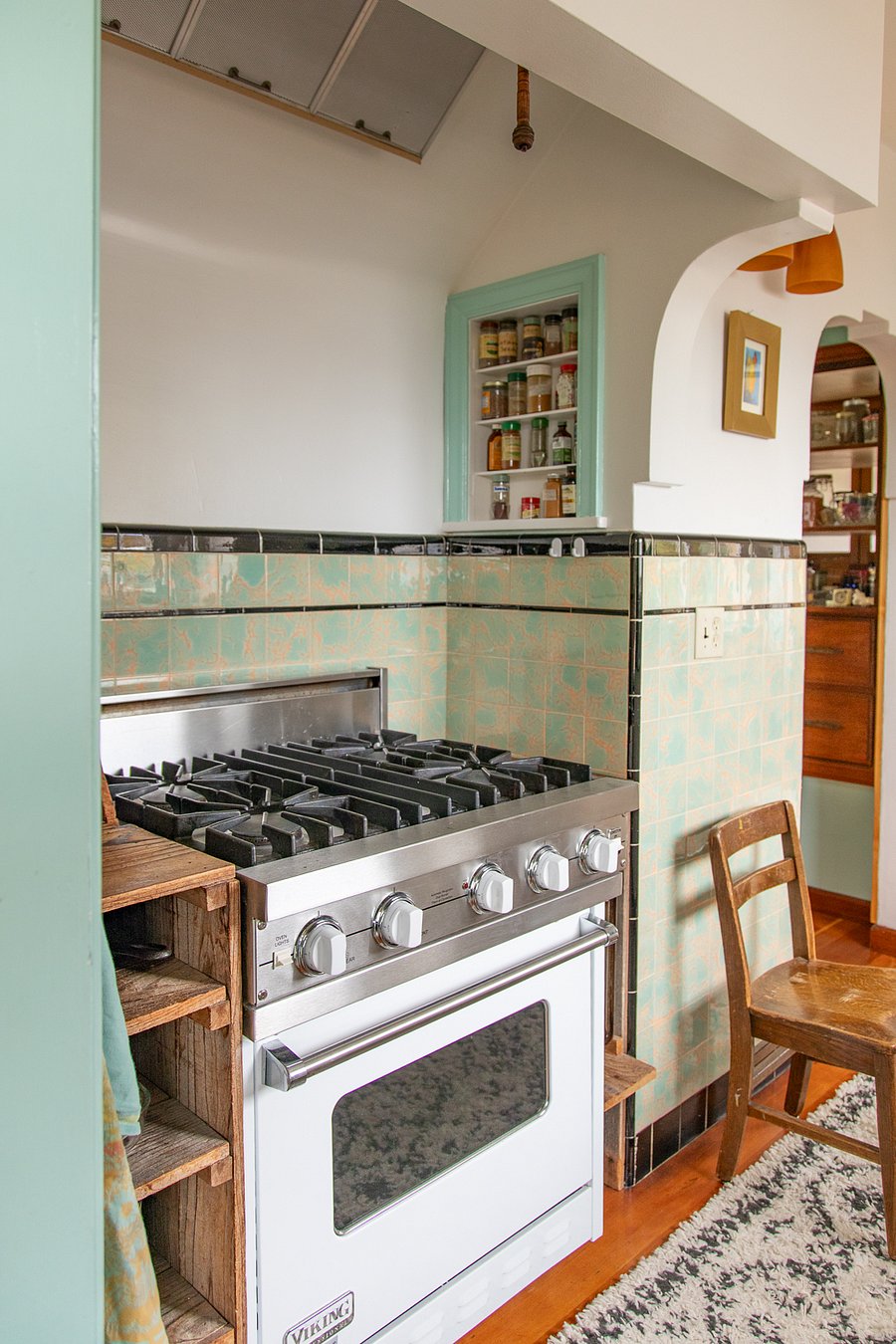 Viking professional gas stove and oven with great ventilation fan.