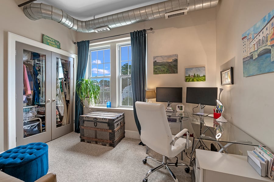 Guest Bedroom/office. 2nd floor