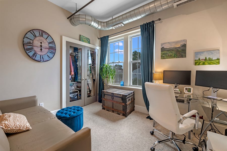 Guest Bedroom/office. 2nd floor