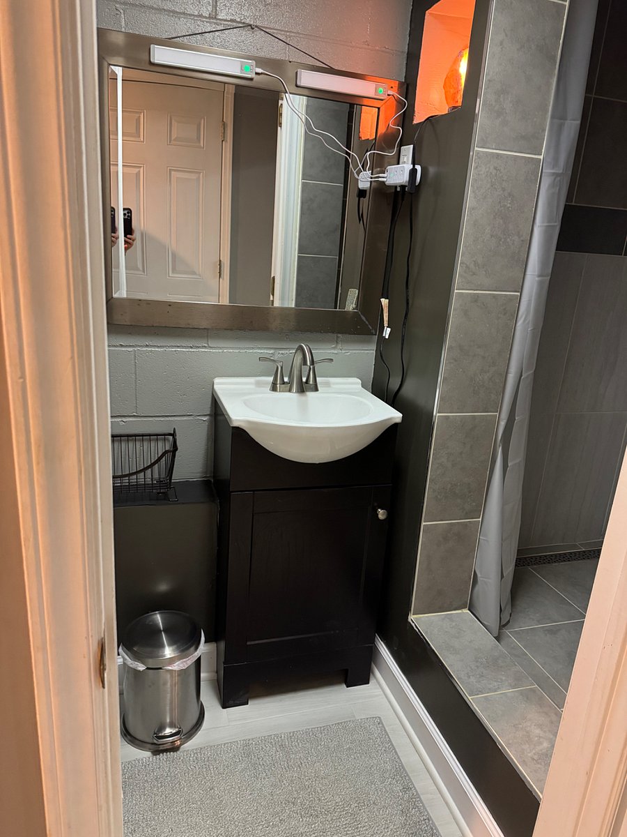 Bathroom sink