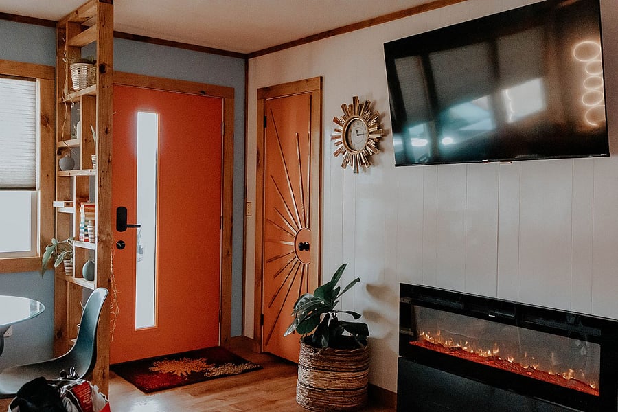 Smart TV. Electric Fireplace. One Gig Wifi