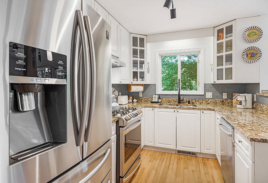 Main Level - Fully Equipped Kitchen w/ Stainless Steel Appliances