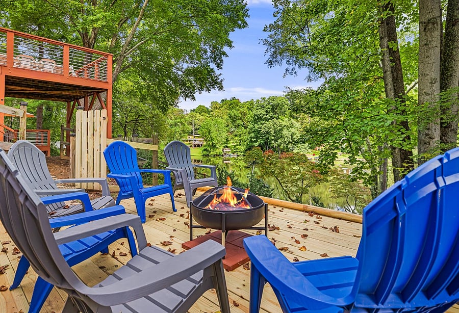 Roast Marshmallows & Enjoy the Peaceful Lake Ambiance