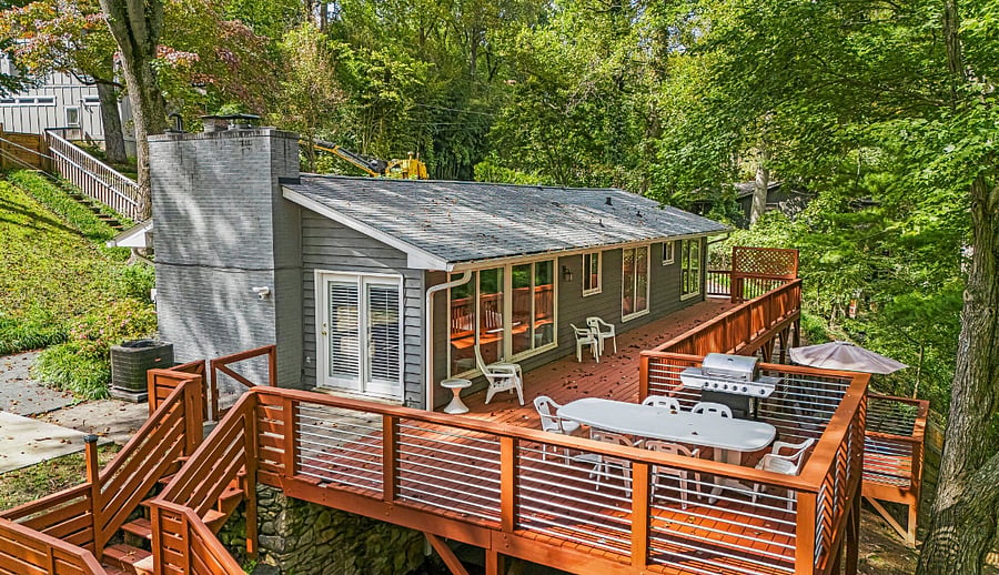 Spacious Upper Deck For Outdoor Entertaining