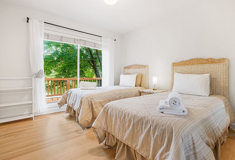 Main Level - Bedroom Two - Two Twin Beds