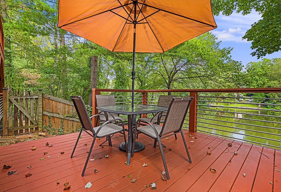 Relax & Enjoy the Lake View