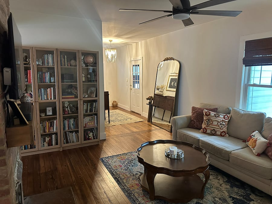 Living Room / Entryway