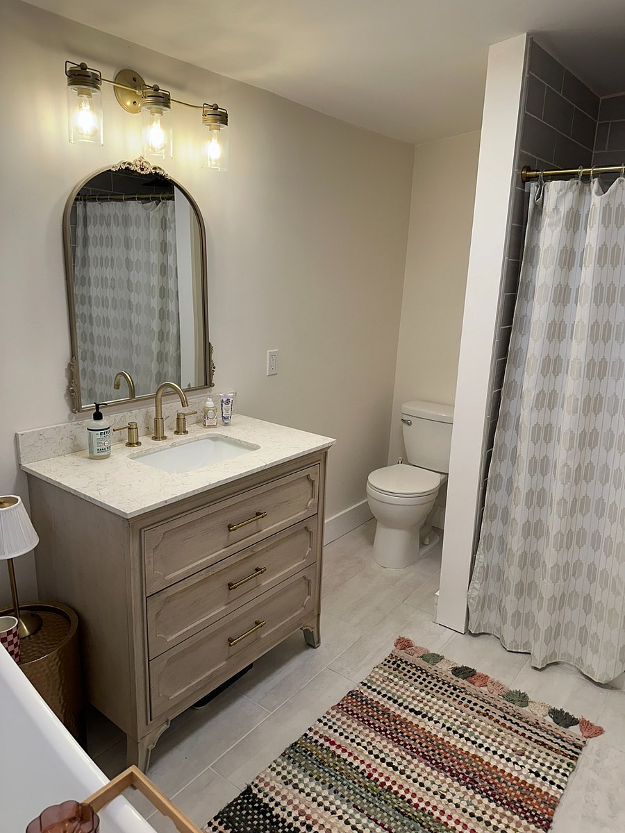 Guest Bath 