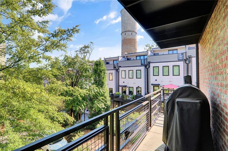 2nd floor balcony