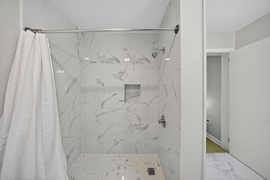 Walk in shower for bedroom 1