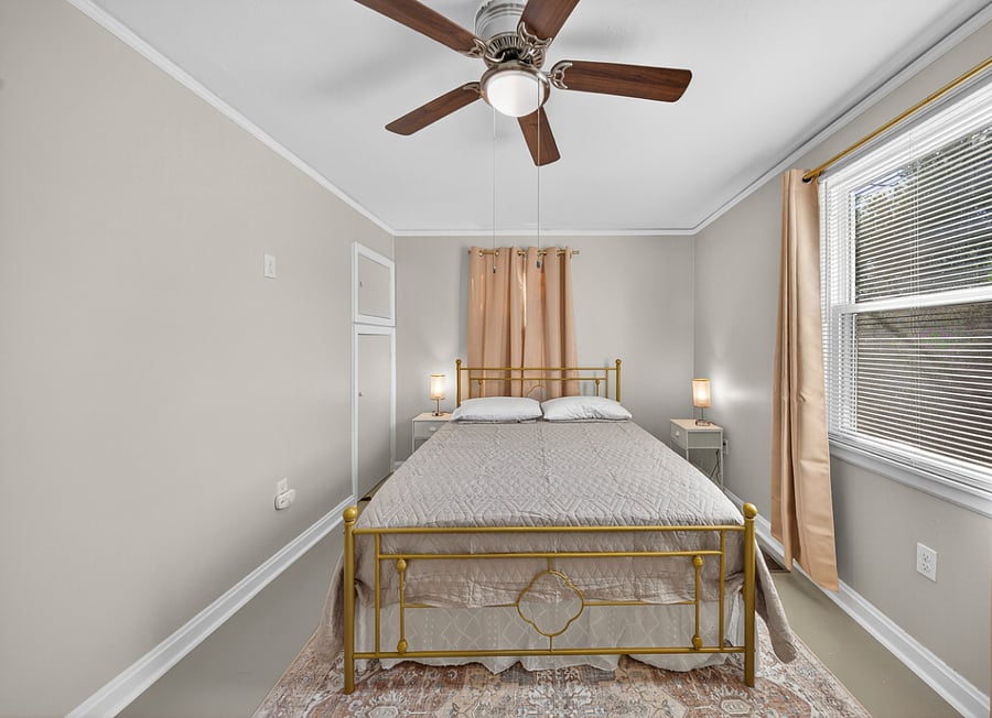 Bedroom 2 with Queen size bed