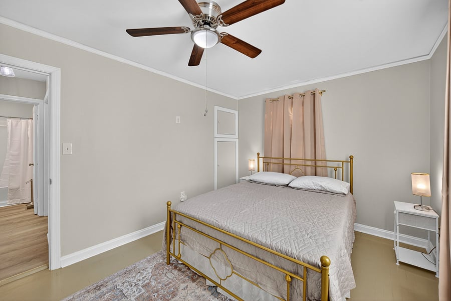 Bedroom 2 with Queen size bed