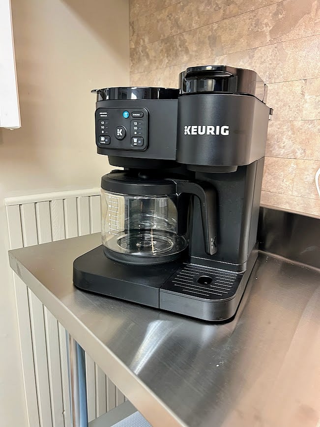 Keurig coffee pot or single serve k-cup
