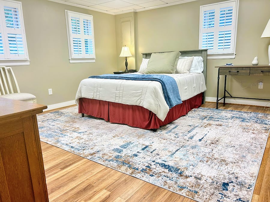 bedroom-bed and desk