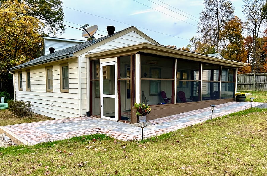 Front of cottage-entrance
