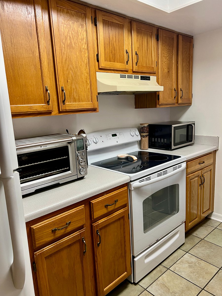 Breville Oven, Blender, Toaster Oven and Microwave included